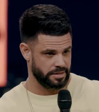 which church does pastor steven furtick preach at