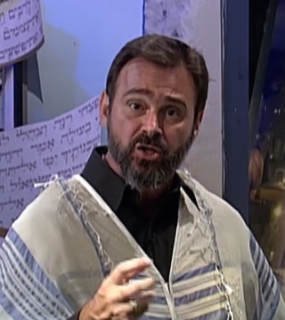 Rabbi Schneider - The Golden Menorah: Lighting the Way