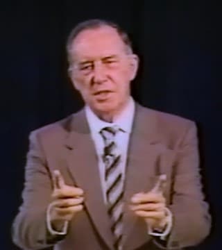 Derek Prince - We're Clothed With The Righteousness Of Jesus