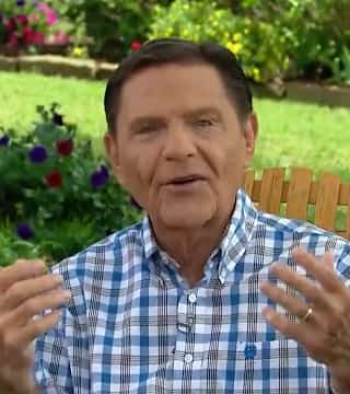 Kenneth Copeland - Love Is On Your Side