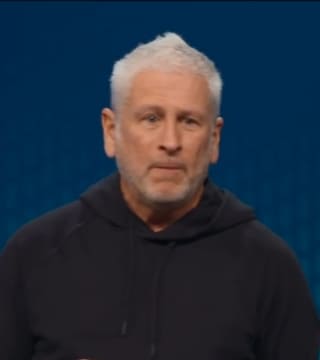 Louie Giglio - Comparison Is on the Mic