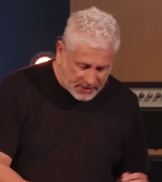Louie Giglio - What It Means to Live as a Christian - Part 1