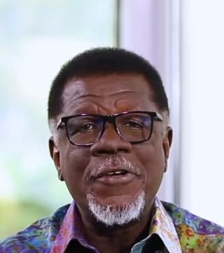 Mensa Otabil - God Is With the Righteous
