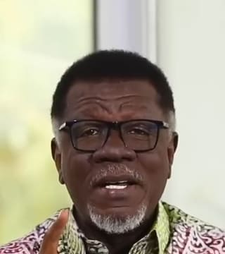 Mensa Otabil - He Makes Me Lie Down