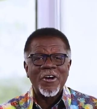 Mensa Otabil - He Showers Blessings on Us