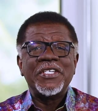 Mensa Otabil - The Lord Lifts and Provides